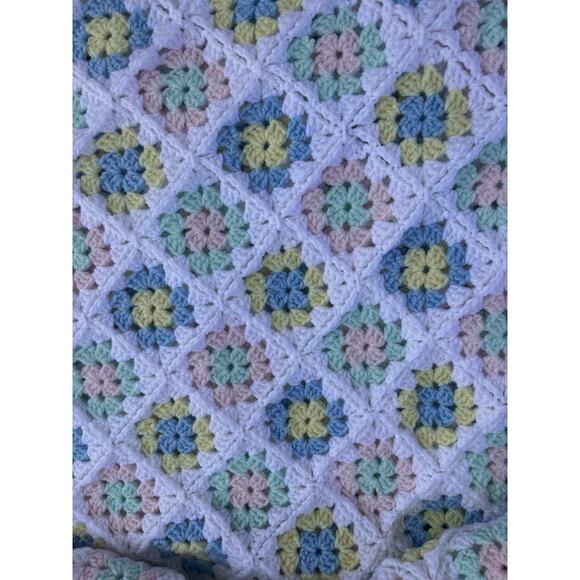 New Crochet Baby Afghan Throw Blanket Pastel Granny Square Handmade 45x67 - Picture 8 of 8